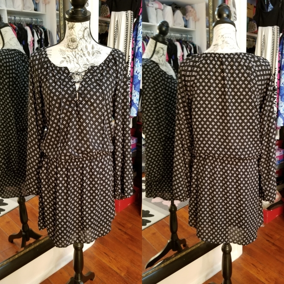 Express Dresses & Skirts - *BOGO🖤Pretty Express Mini Dress🖤